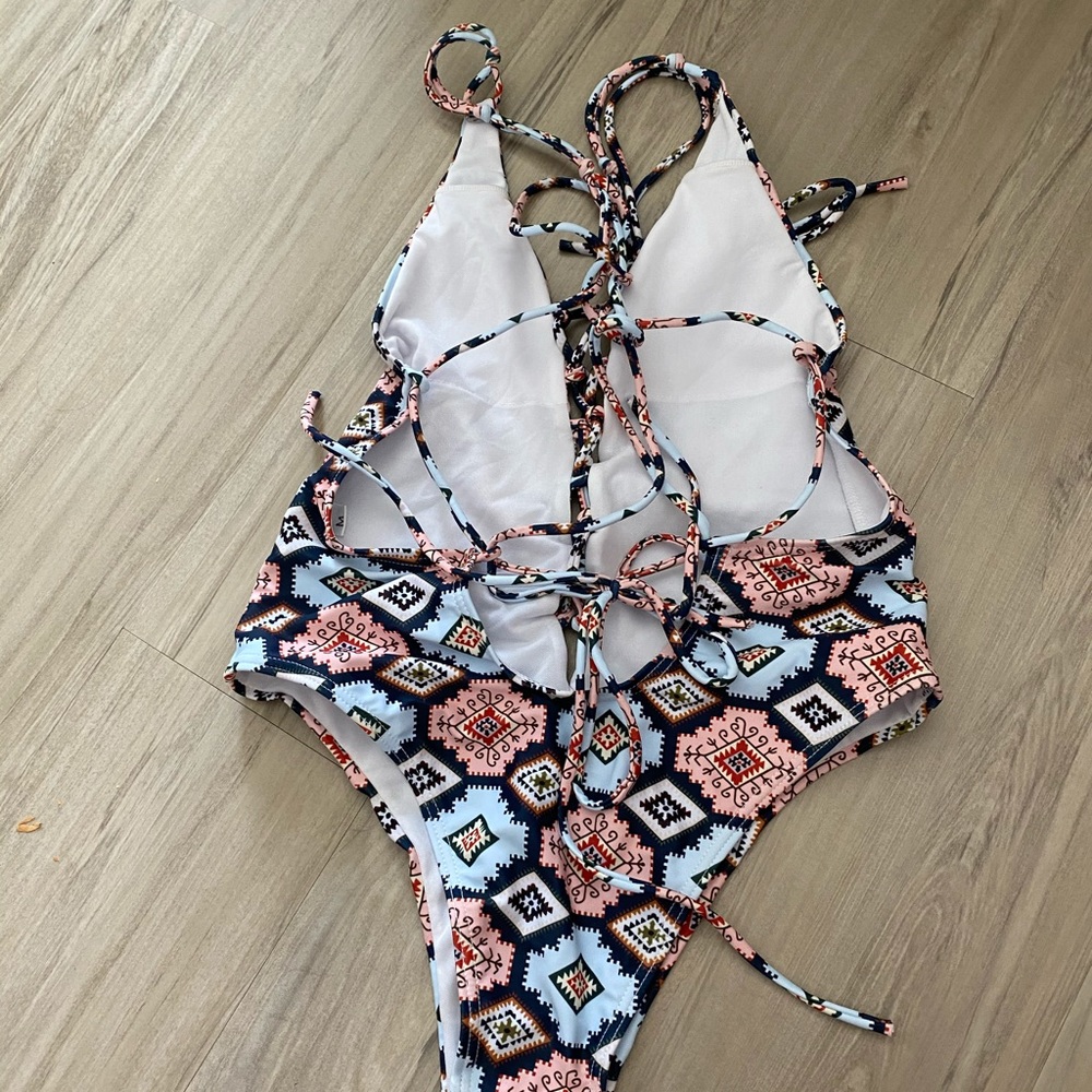 NEVER WORN one piece super cute bathing suit